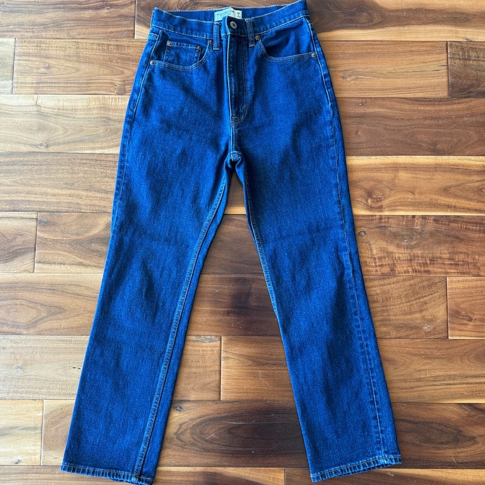 Abercrombie and Fitch The Ankle straight Ultra High Rise 26
